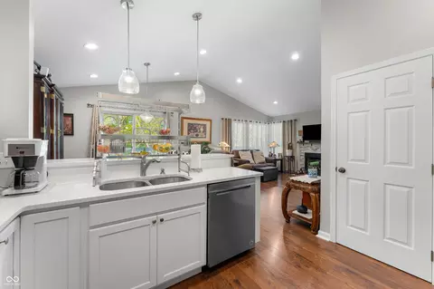 Kitchen - 4121 Shields Dr, Columbus, IN 47201 photo 4 of 4
