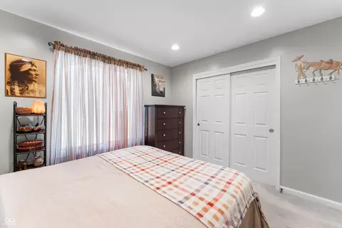 Bedroom - 4121 Shields Dr, Columbus, IN 47201 photo 6 of 10