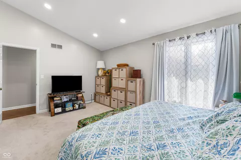 Bedroom - 4121 Shields Dr, Columbus, IN 47201 photo 1 of 10