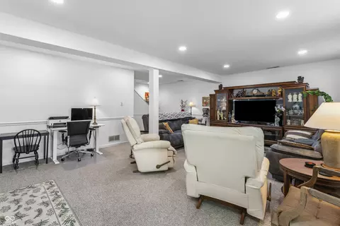 Living - 4121 Shields Dr, Columbus, IN 47201 photo 6 of 6