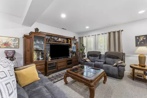 Living - 4121 Shields Dr, Columbus, IN 47201 photo 5 of 6