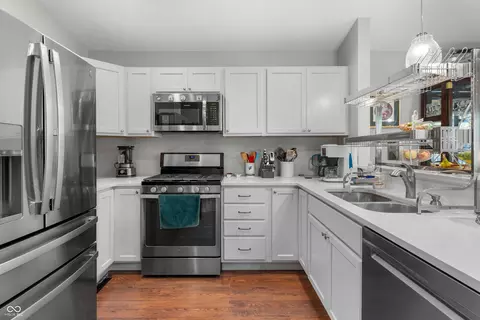 Kitchen - 4121 Shields Dr, Columbus, IN 47201 photo 1 of 4
