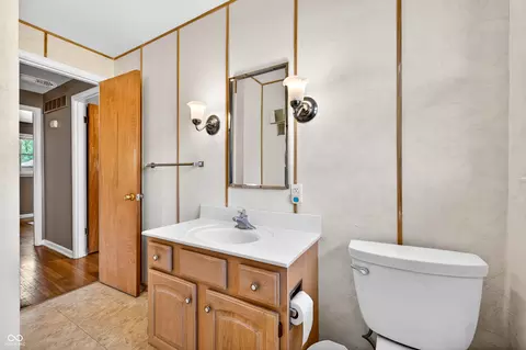 Bath - 2240 Sims Dr, Columbus, IN 47203 photo 4 of 4