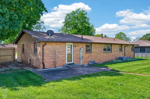 Exterior - 2240 Sims Dr, Columbus, IN 47203 photo 7 of 15