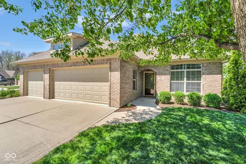 5666 Augusta Woods Dr, Plainfield, IN 46168