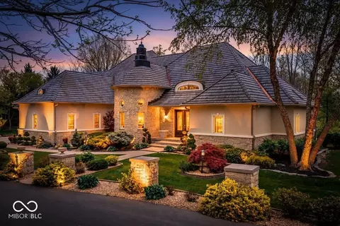 10821 Club Point Dr, Fishers, IN 46037