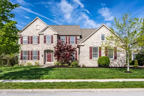 13896 Twin Lakes Cir E, Carmel, IN 46074