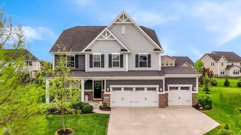 4401 Eaglecrest Pl, Zionsville, IN 46077
