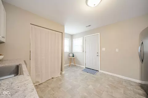 Entry Way - 902 Progress St, Middletown, IN 47356 photo 1 of 2