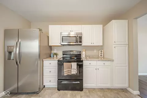 Kitchen - 902 Progress St, Middletown, IN 47356 photo 2 of 2