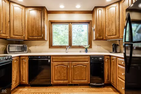 Kitchen - 6366 E 116th St, Fishers, IN 46038 photo 2 of 3