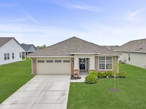 5424 Oak Knoll Dr, Whitestown, IN 46075