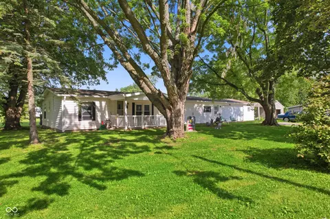 1102 Sam Ralston Rd, Lebanon, IN 46052