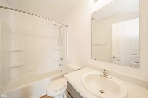 Bath - 6578 Blackthorne Dr, Pendleton, IN 46064 photo 3 of 3