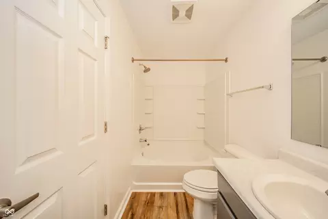 Bath - 6578 Blackthorne Dr, Pendleton, IN 46064 photo 2 of 3