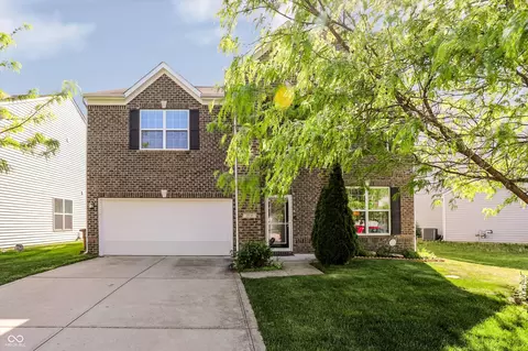 1930 Lakecrest Dr, Columbus, IN 47201