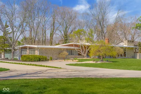 3370 Grove Pkwy, Columbus, IN 47203