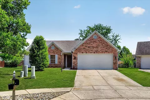 5401 Chestnut Woods Dr, Indianapolis, IN 46224