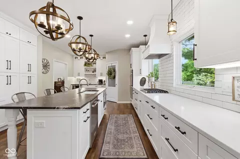 Kitchen - 129 E Laredo Way N, Carmel, IN 46032 photo 7 of 10