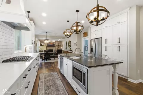 Kitchen - 129 E Laredo Way N, Carmel, IN 46032 photo 5 of 10