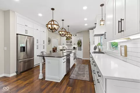 Kitchen - 129 E Laredo Way N, Carmel, IN 46032 photo 6 of 10