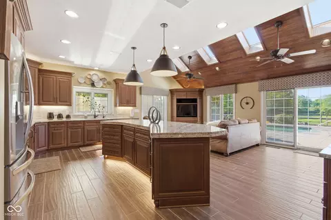 Kitchen - 10701 E 106th St, Fishers, IN 46037 photo 6 of 8