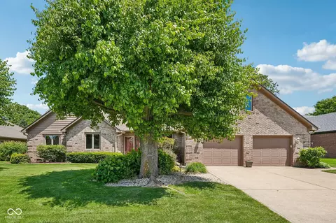 2567 Willow St, Greenwood, IN 46143