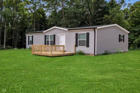 2177 N 4th St, Seelyville, IN 47878