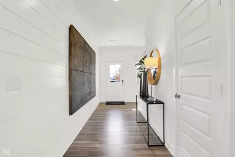Entry Way - 8116 Augusta Creek Dr, Pendleton, IN 46064 photo 1 of 4