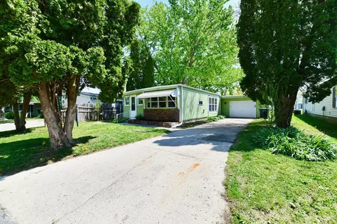 909 Independence Dr E, Elwood, IN 46036