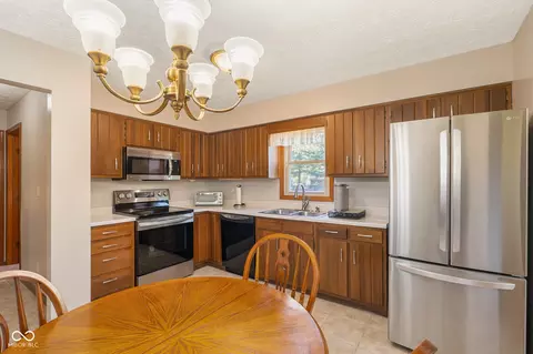 Kitchen - 1733 Sycamore Dr, Plainfield, IN 46168 photo 2 of 3