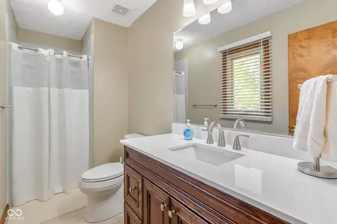 Bath - 1733 Sycamore Dr, Plainfield, IN 46168 photo 1 of 3