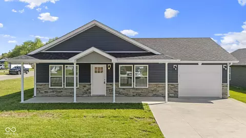 1213 Ironwood Pass Ave, Scottsburg, IN 47170