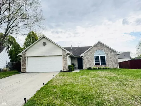 831 Queensgate Dr, Greenwood, IN 46143