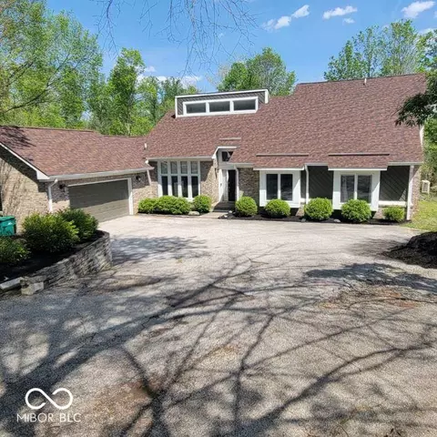 8631 Bay Colony Dr, Indianapolis, IN 46234