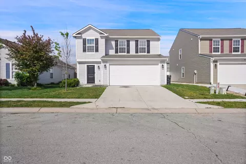 10841 Woods Dr, Ingalls, IN 46048