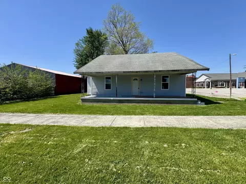 2 S Lafayette St, Cloverdale, IN 46120