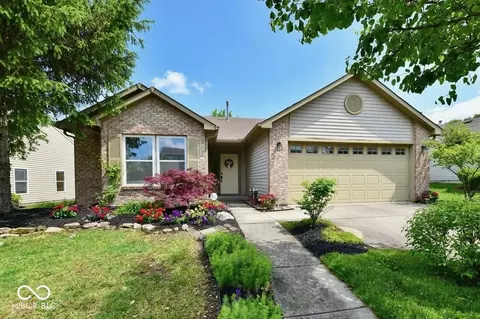 11240 Blue Meadow Dr, Fishers, IN 46037