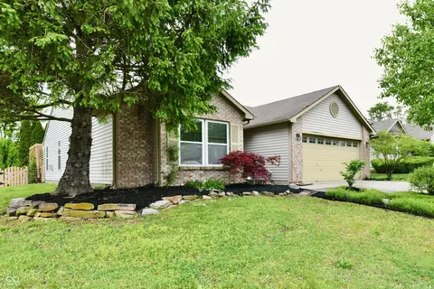 11240 Blue Meadow Dr, Fishers, IN 46037
