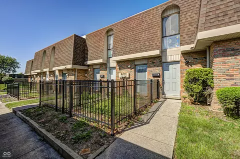 7476 Country Brook Dr, Indianapolis, IN 46260
