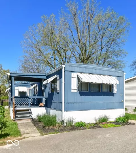 37 Blue Water Dr, Cicero, IN 46034