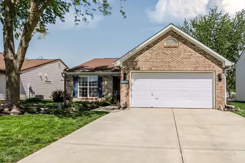 9658 Fireside Ln, Fishers, IN 46038