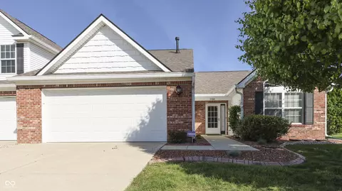 1318 Hamilton Dr, Greenwood, IN 46143