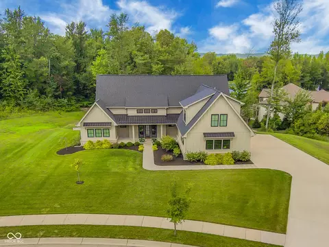 1872 Tipton Pointe Ct, Columbus, IN 47201