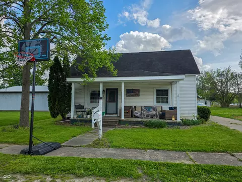 359 J St NW, Linton, IN 47441
