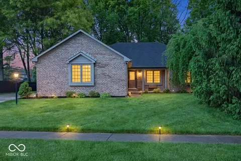 5475 Steven Dr, Greenwood, IN 46142