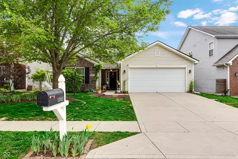 12615 Old Pond Rd, Noblesville, IN 46060