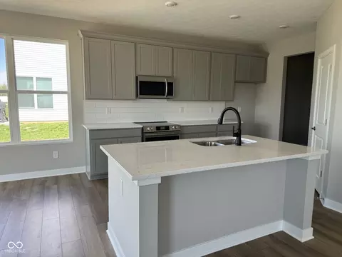 8083 Camellia Ln, Pendleton, IN 46064 photo 4