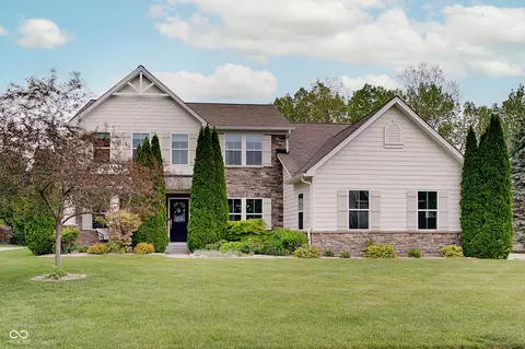 3219 Cimmaron Ash Dr, Zionsville, IN 46077
