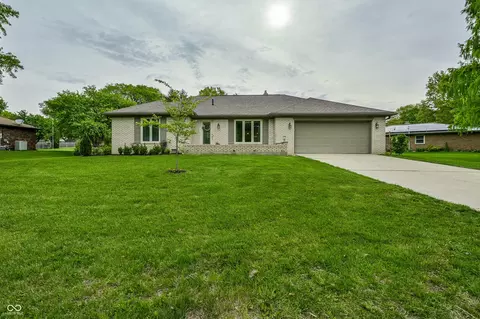 625 Valley Way Rd, Greenwood, IN 46142